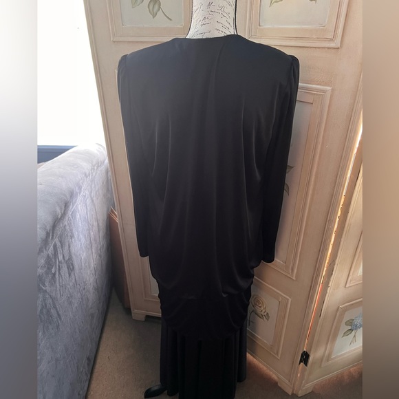 BLACK FORMAL GOWN - Picture 2 of 5